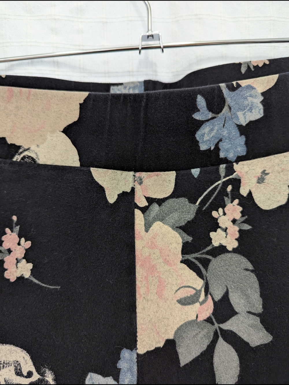 Torrid Black Floral Skull Leggings Size 1 - Picture 3 of 6